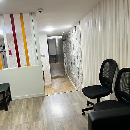 Hostel Majestic *