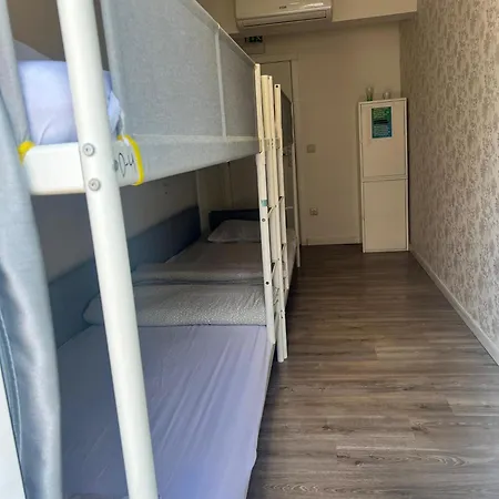Majestic Hostel *